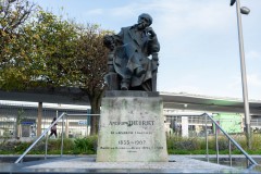 Bourg-la-Reine-Statue-d_Andre-Meunier-1